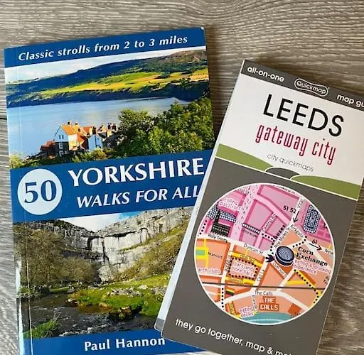 Artistic, Bright & Spacious 3 Bedroom Вилла Лидс