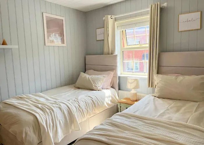 Artistic, Bright & Spacious 3 Bedroom Вилла *