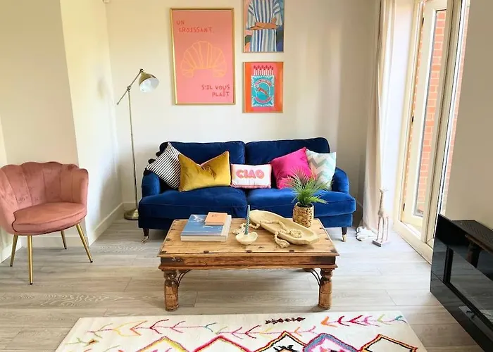 Вилла Artistic, Bright & Spacious 3 Bedroom *