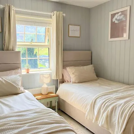 Villa Artistic, Bright & Spacious 3 Bedroom Leeds (West Yorkshire)