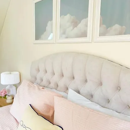 Artistic, Bright & Spacious 3 Bedroom * リーズ