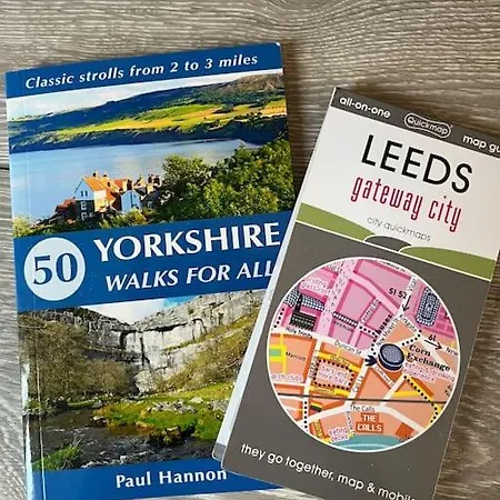 Artistic, Bright & Spacious 3 Bedroom Villa Leeds (West Yorkshire)