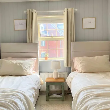 Artistic, Bright & Spacious 3 Bedroom リーズ