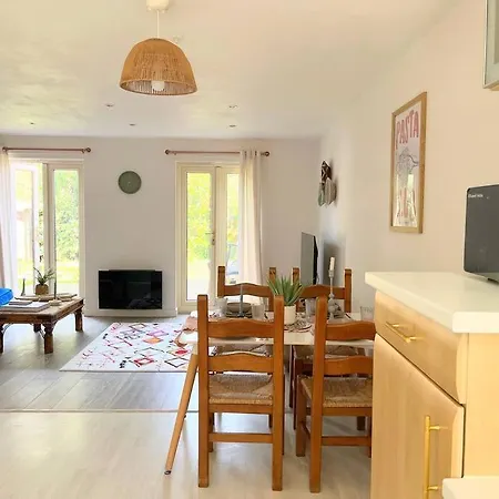 Artistic, Bright & Spacious 3 Bedroom Villa *