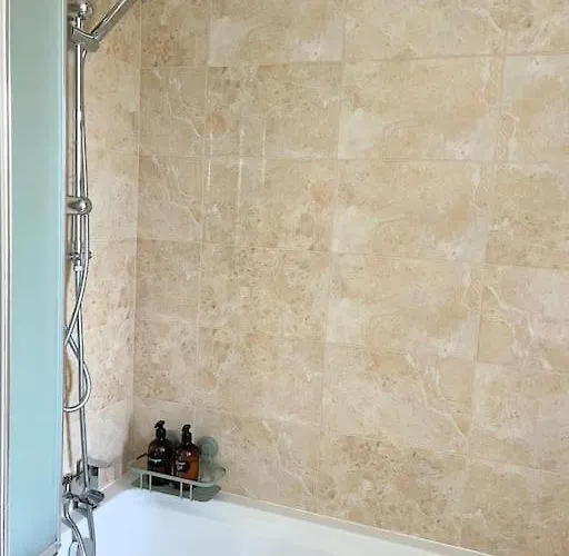 Artistic, Bright & Spacious 3 Bedroom