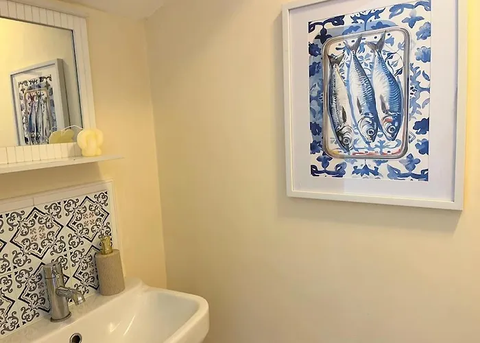 Artistic, Bright & Spacious 3 Bedroom Leeds (West Yorkshire)