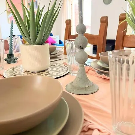 Villa Artistic, Bright & Spacious 3 Bedroom Leeds (West Yorkshire)