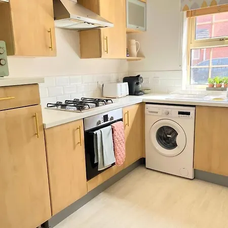 Artistic, Bright & Spacious 3 Bedroom * Leeds (West Yorkshire)