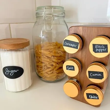 Artistic, Bright & Spacious 3 Bedroom