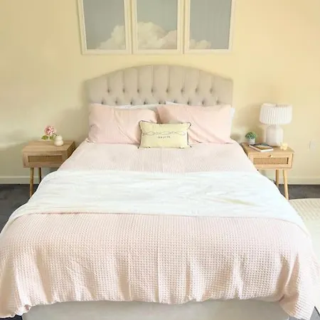 Villa Artistic, Bright & Spacious 3 Bedroom *
