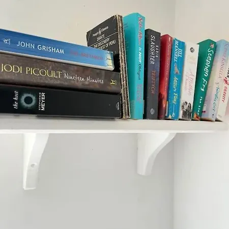 Artistic, Bright & Spacious 3 Bedroom Villa *