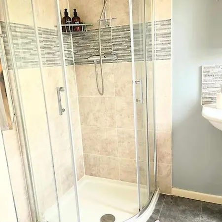 Artistic, Bright & Spacious 3 Bedroom * Leeds (West Yorkshire)