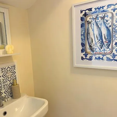 Artistic, Bright & Spacious 3 Bedroom Leeds (West Yorkshire)