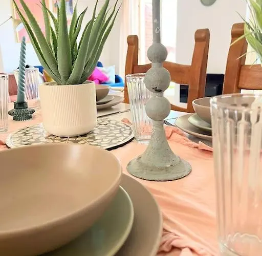 빌라 Artistic, Bright & Spacious 3 Bedroom 리즈