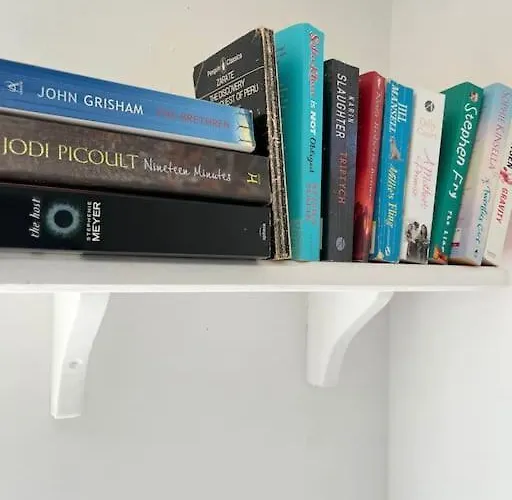 Artistic, Bright & Spacious 3 Bedroom 빌라 *