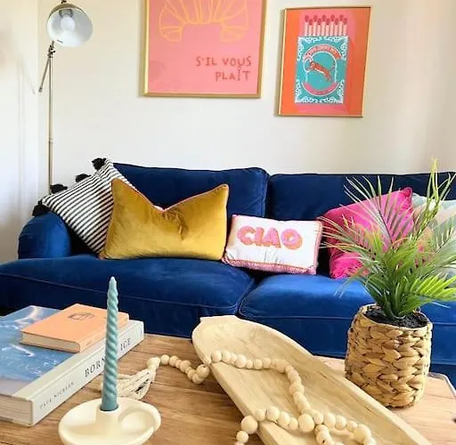 Artistic, Bright & Spacious 3 Bedroom