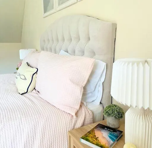 Artistic, Bright & Spacious 3 Bedroom 빌라